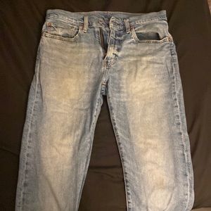 Levis straight legged Jeans 31x32